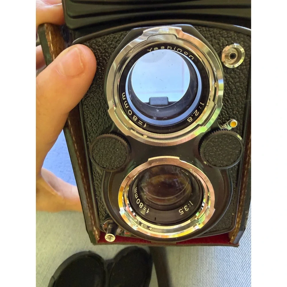 Yashica Mat-124 G TLR Medium Format Film Camera Yashinon 80mm f3.5 Lens Japan